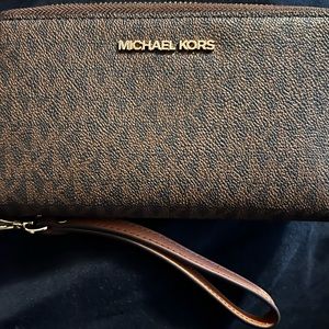 Michael Kors Wallet - Brand New (never used)